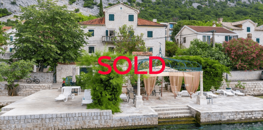 7 bedrooms Villa in Kotor, Montenegro No. 67029