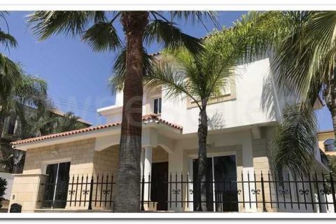 4 bedrooms Villa in Agios Tychonas, Cyprus No. 28972 1