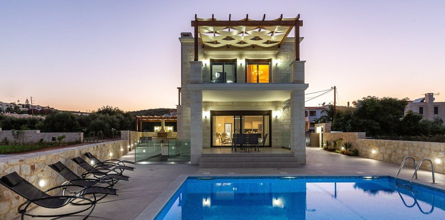 5 bedrooms Villa in Chania, Greece No. 24015