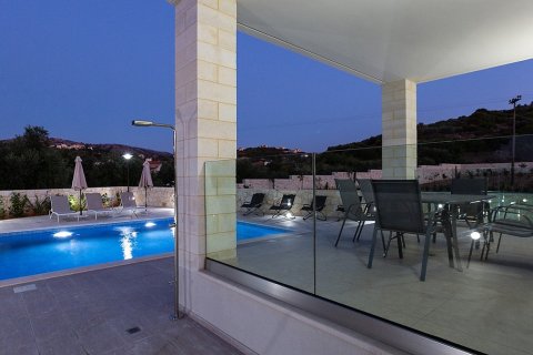 5 bedrooms Villa in Chania, Greece No. 24015 8