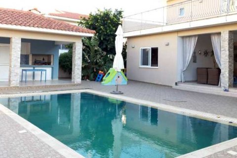 4 dormitorios House en Strovolos, Cyprus No. 65556 1