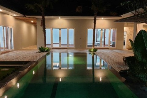 3 bedrooms Villa in Kerobokan, Indonesia No. 23475 1