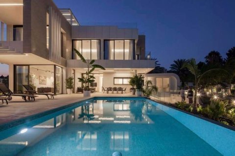 5 bedrooms Villa in Limassol, Cyprus No. 64905 8