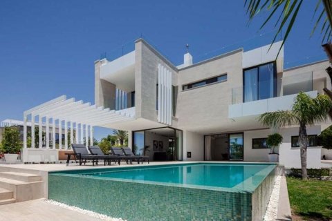 5 bedrooms Villa in Limassol, Cyprus No. 64904 1