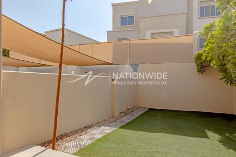 2 bedrooms Villa in Abu Dhabi, UAE No. 3277 1