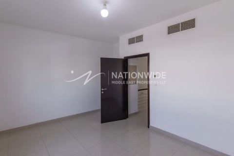 2 bedrooms Villa in Abu Dhabi, UAE No. 3277 8