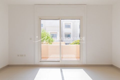 2 bedrooms Villa in Abu Dhabi, UAE No. 3277 3