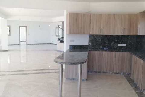 4 bedrooms Villa in Paphos, Cyprus No. 37771 8