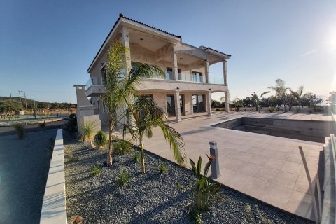 4 bedrooms Villa in Paphos, Cyprus No. 37770 1