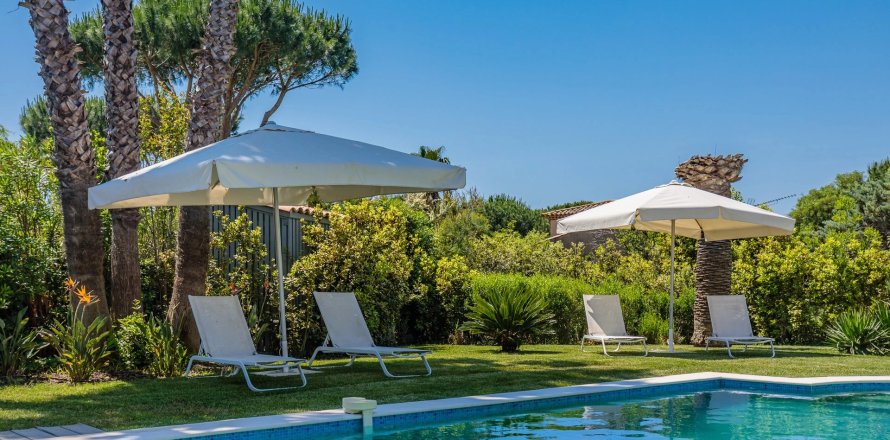 4 bedrooms House in Saint-Tropez, France No. 68094