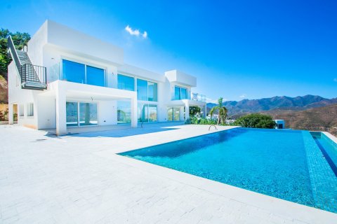 4 bedrooms Villa in Marbella, Spain No. 27189 1