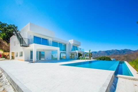 4 bedrooms Villa in Marbella, Spain No. 27189 11