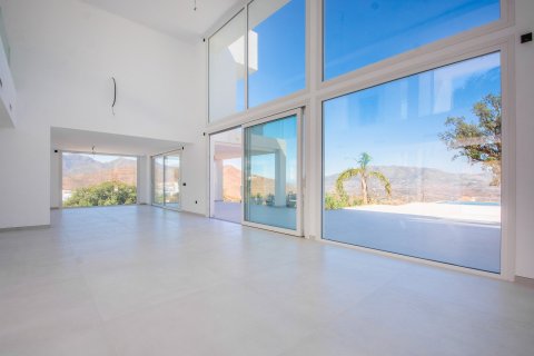 4 bedrooms Villa in Marbella, Spain No. 27189 16