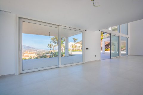 4 bedrooms Villa in Marbella, Spain No. 27189 2