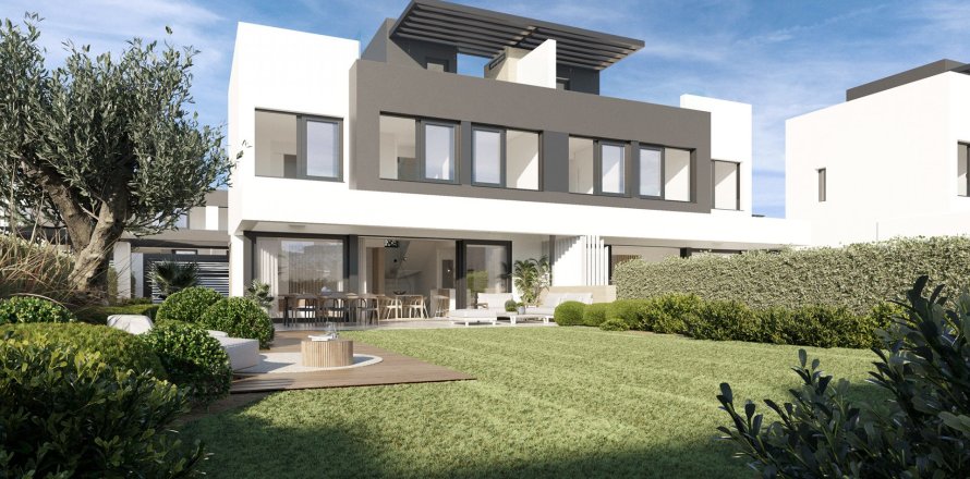 3 bedrooms Townhouse in Estepona, Spain No. 27152