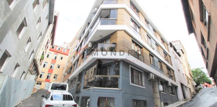 3+1 Apartment in Beyoglu, Turkey No. 17210