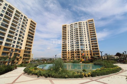 3+1 Apartment in Istanbul, Turkey No. 11238 8