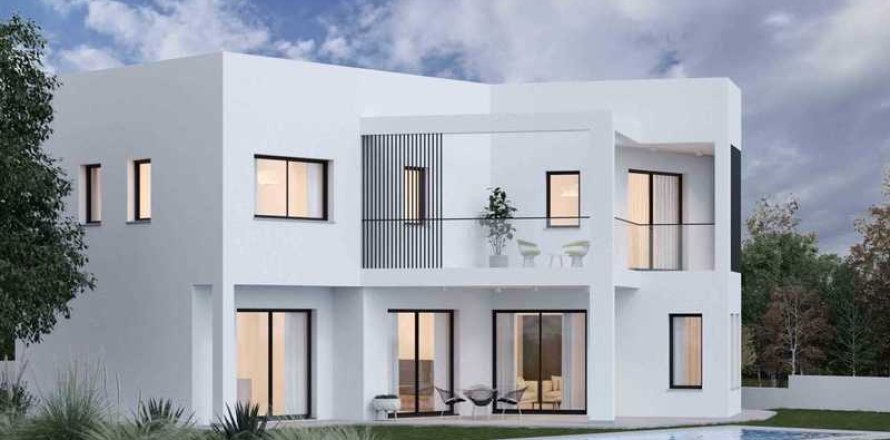 4 bedrooms House in Strovolos, Cyprus No. 29149