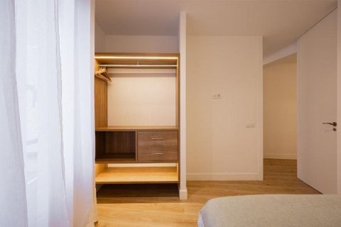 3 bedrooms Apartment in Madrid, Spain No. 27554 9