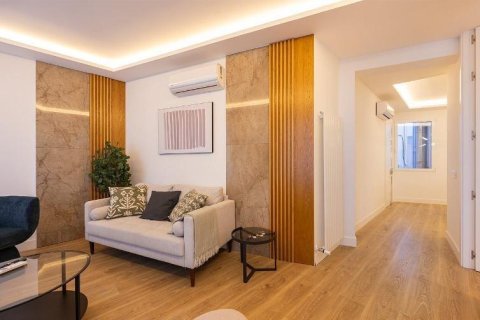 3 bedrooms Apartment in Madrid, Spain No. 27554 11