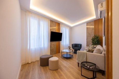 3 bedrooms Apartment in Madrid, Spain No. 27554 1