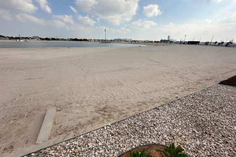 976m² Land in Al Gurm, UAE No. 42230 2