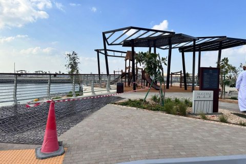 976m² Land en Al Gurm, UAE No. 42230 8