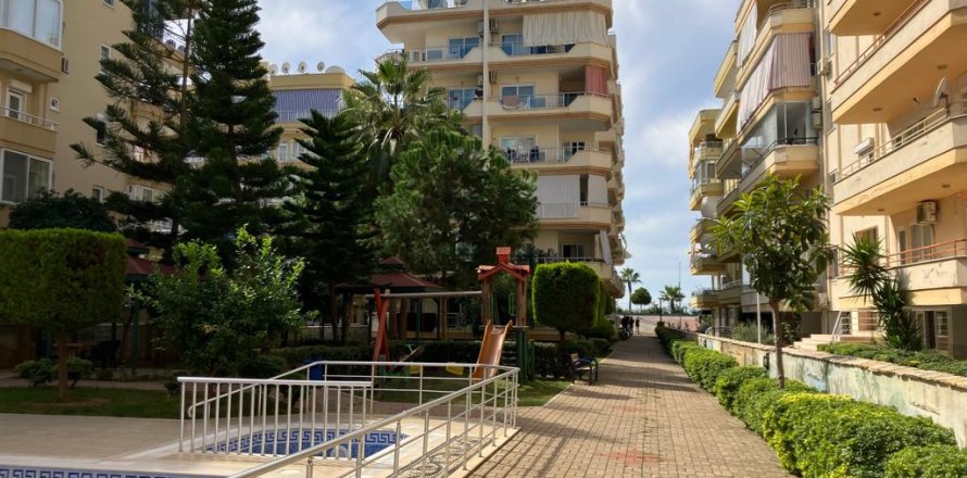 2+1 Apartment en Mahmutlar, Turkey No. 12300