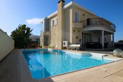 4 bedrooms House in Nicosia, Cyprus No. 31769 1