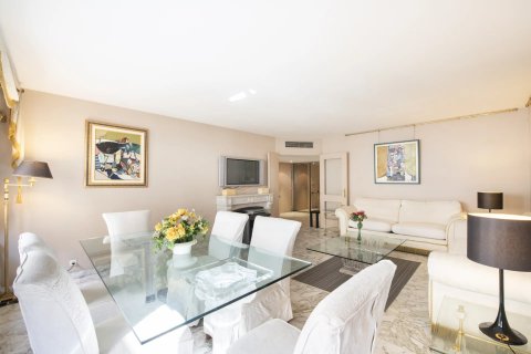 2 dormitorios Apartment en Cannes, France No. 67268 4