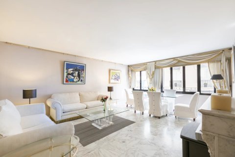 2 dormitorios Apartment en Cannes, France No. 67268 3