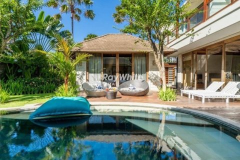 4 bedrooms Villa in Seminyak, Indonesia No. 22926 6