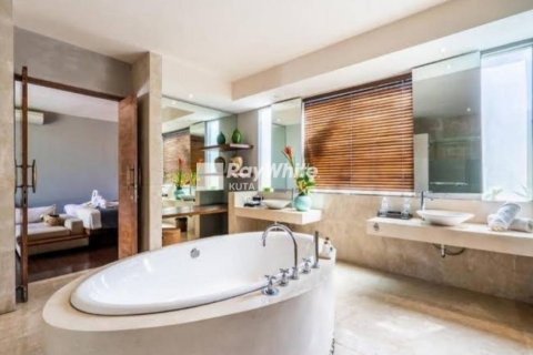 4 bedrooms Villa in Seminyak, Indonesia No. 22926 10