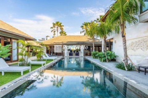 4 bedrooms Villa in Seminyak, Indonesia No. 22926 4