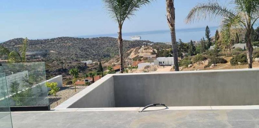 6 bedrooms Villa in Parekklisia, Cyprus No. 76846