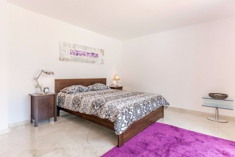 5 dormitorios House en Estepona, Spain No. 25242 6