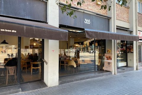 140m² Commercial property en Barcelona, Spain No. 25324 2