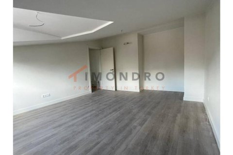 5+1 Apartment en Besiktas, Turkey No. 17419 8