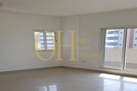 3 bedrooms Apartment in Al Reef, UAE No. 8466 6