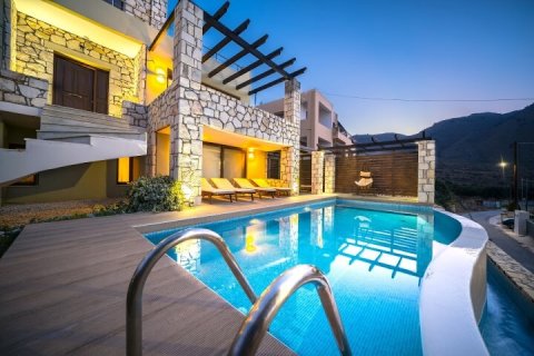 300m² Villa in Souda, Greece No. 55631 2