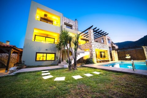 300m² Villa en Souda, Greece No. 55631 1