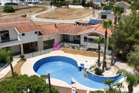 5 dormitorios Villa en Latsia, Cyprus No. 75141 1