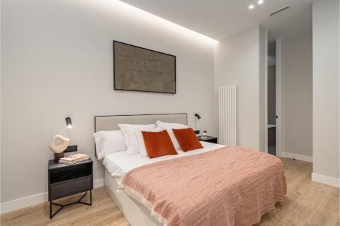 2 bedrooms Apartment in Madrid, Spain No. 27516 8