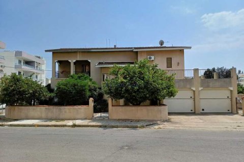 4 bedrooms House in Larnaca, Cyprus No. 29648 1