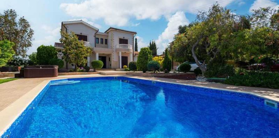 4 bedrooms Villa in Kouklia, Cyprus No. 30968