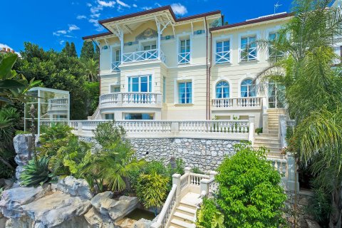 5 bedrooms Villa in Roquebrune-Cap-Martin, France No. 68133 1