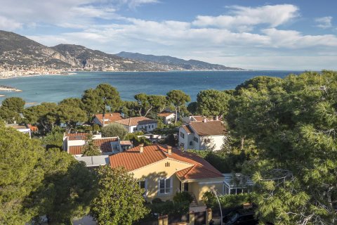 4 bedrooms Villa in Roquebrune-Cap-Martin, France No. 68131 19