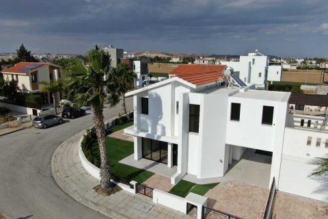 4 bedrooms Villa in Larnaca, Cyprus No. 28643 8