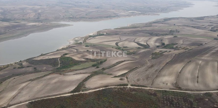 3283m² Land à Arnavutkoey, Turkey No. 21663