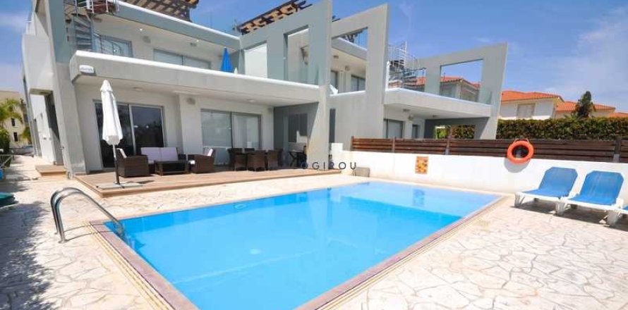 3 bedrooms Apartment in Pervolia, Cyprus No. 46847